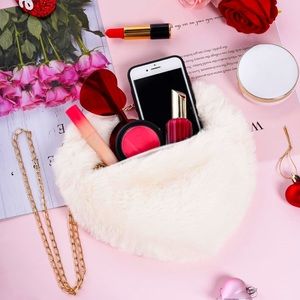White Heart Purse 🤍